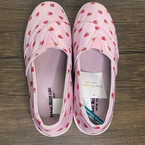 Isaac Mizrahi NWT Size 7 Pink with Strawberry Flat Slip On